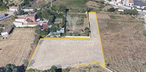 Terreno urbano no campo mas a um pequeno passo da cidade