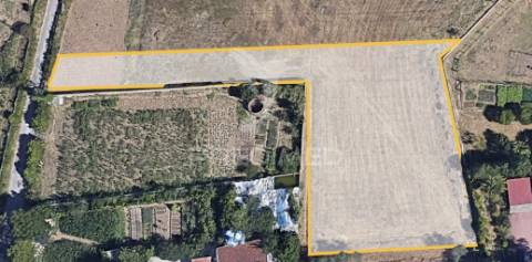 Terreno urbano no campo mas a um pequeno passo da cidade