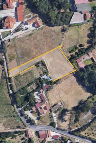Terreno urbano no campo mas a um pequeno passo da cidade