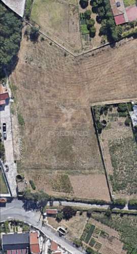 Terreno urbano no campo mas a um pequeno passo da cidade