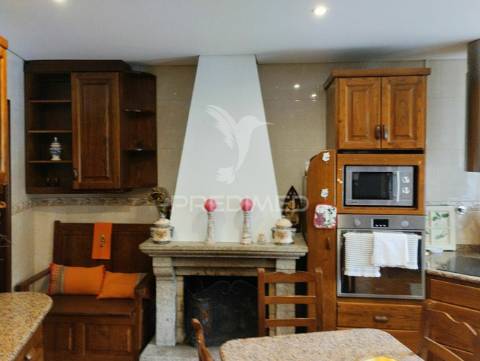 Moradia v3 em banduge - santa marta de penaguião