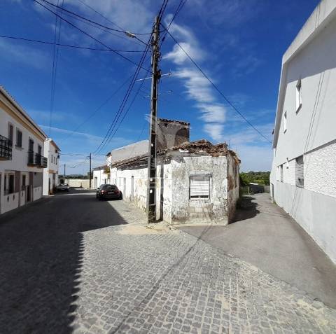 Moradia em alpalhão para reconstruir