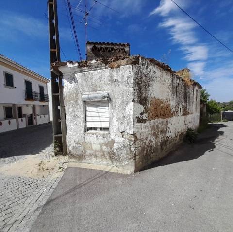 Moradia em alpalhão para reconstruir