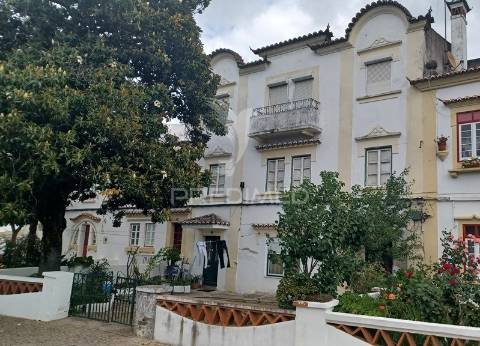 Moradia bifamiliar em portalegre