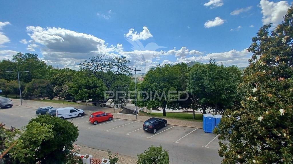 Moradia bifamiliar em portalegre