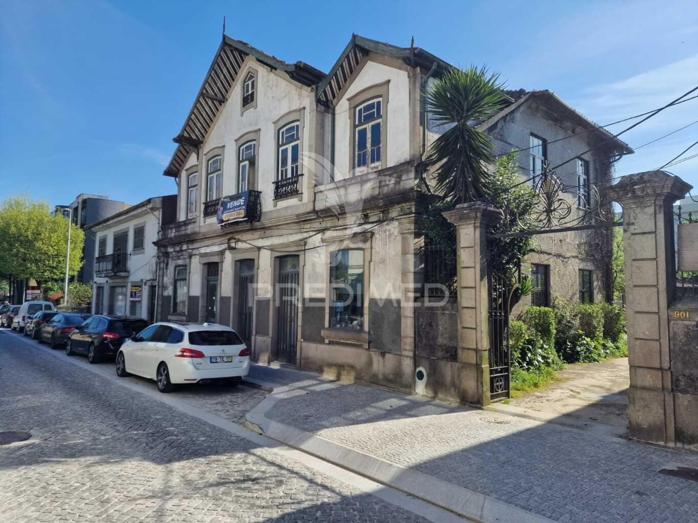 Moradia t4 localizada na vila das taipas, guimarães.