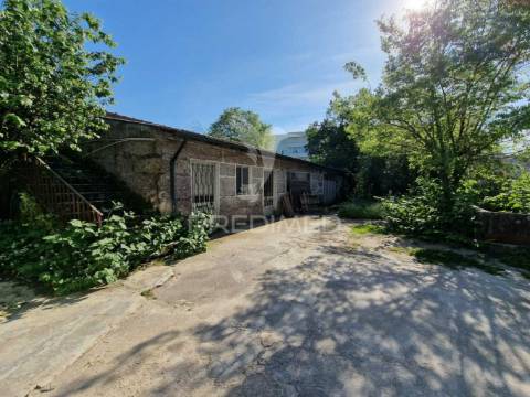 Moradia t4 localizada na vila das taipas, guimarães.