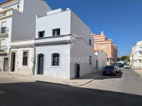 Moradia t2 nova, central, em vila real de santo antónio