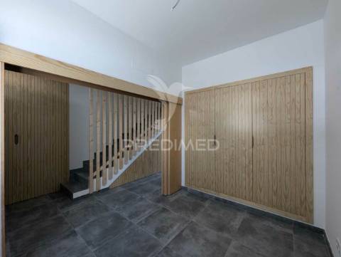 Moradia t2 nova, central, em vila real de santo antónio