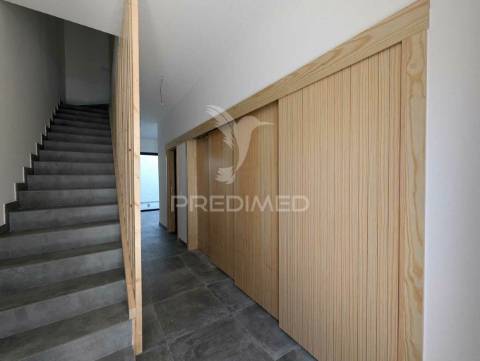 Moradia t2 nova, central, em vila real de santo antónio
