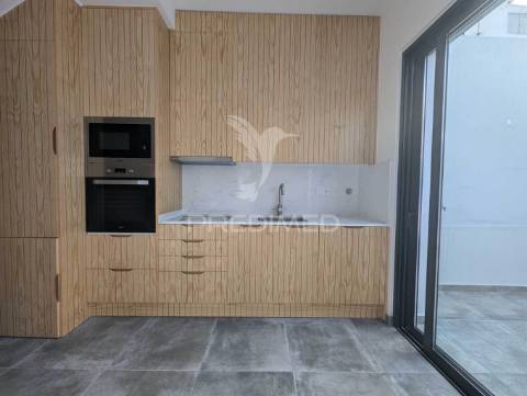 Moradia t2 nova, central, em vila real de santo antónio