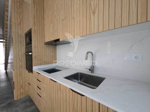 Moradia t2 nova, central, em vila real de santo antónio