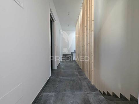 Moradia t2 nova, central, em vila real de santo antónio