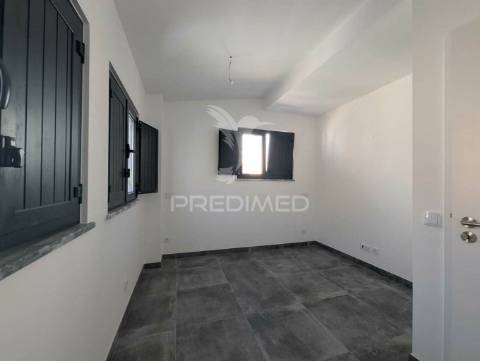 Moradia t2 nova, central, em vila real de santo antónio