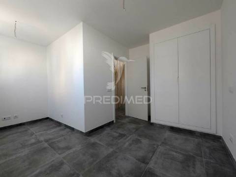 Moradia t2 nova, central, em vila real de santo antónio