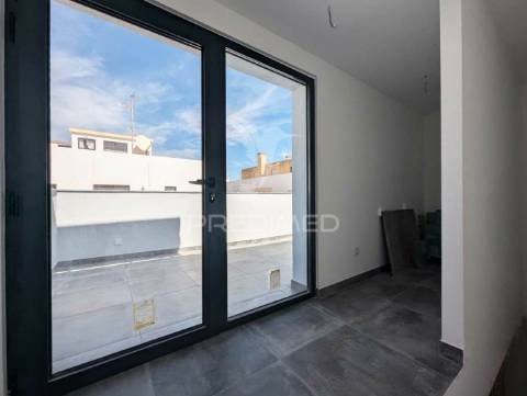 Moradia t2 nova, central, em vila real de santo antónio
