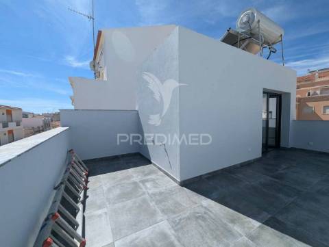 Moradia t2 nova, central, em vila real de santo antónio
