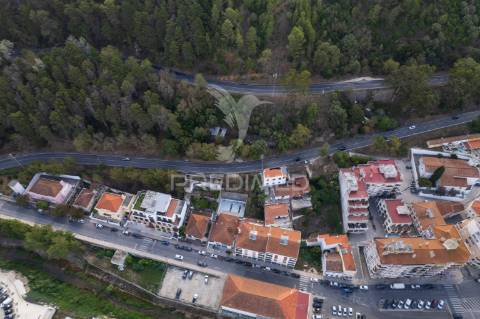 Terreno urbano para construção de moradias em banda no centro de alenquer