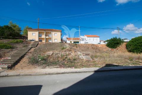 Terreno urbano para moradia com projeto - alenquer