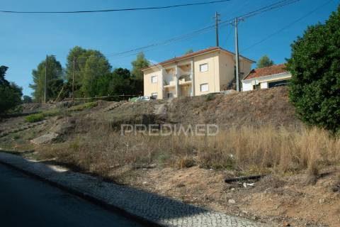 Terreno urbano para moradia com projeto - alenquer