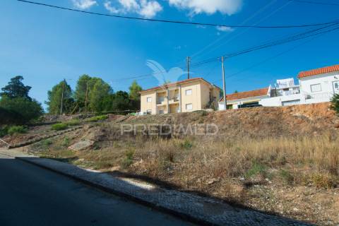 Terreno urbano para moradia com projeto - alenquer