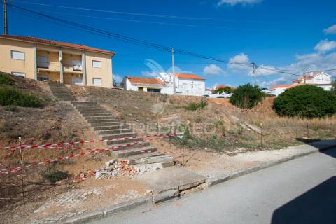 Terreno urbano para moradia com projeto - alenquer