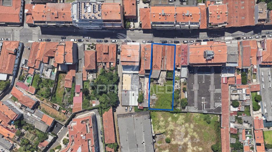 Prédio na rua soares dos reis