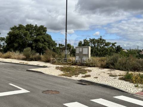 Lote de terreno para construção de moradia c/piscina a 2km da praia
