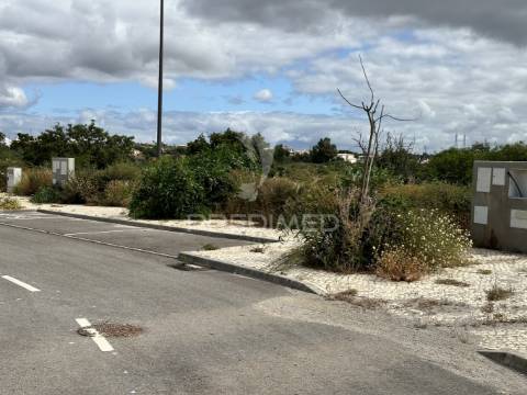 Lote de terreno para construção de moradia c/piscina a 2km da praia