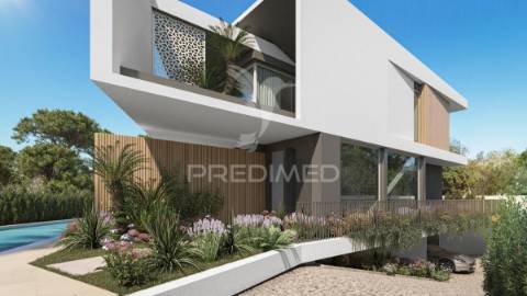 Lote de terreno para construção de moradia c/piscina a 2km da praia