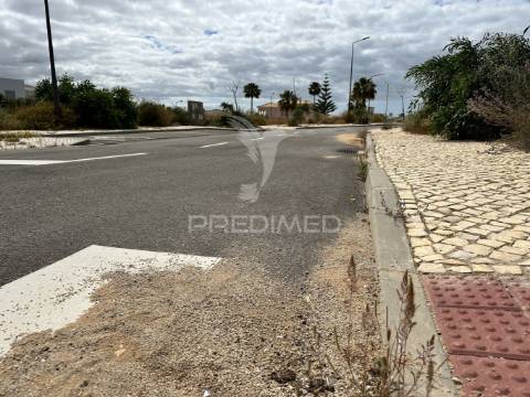Lote de terreno para construção de moradia c/piscina a 2km da praia
