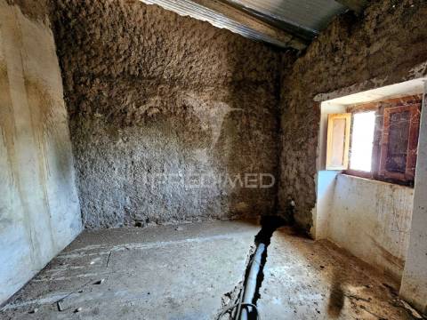 Moradia para reconstruir com terreno