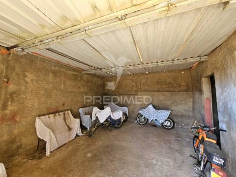 Moradia para reconstruir com terreno
