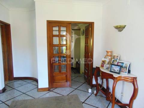 Vivenda c/ jardim junto ao hospital de lordelo - vila real