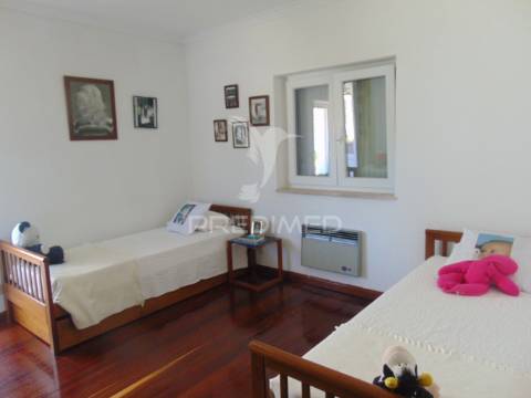 Vivenda c/ jardim junto ao hospital de lordelo - vila real
