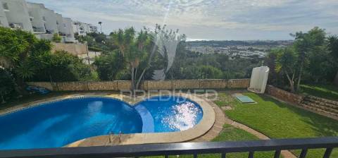 Apartamento t0+1 em condomínio com piscina e jardim