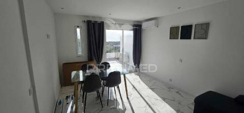 Apartamento t0+1 em condomínio com piscina e jardim