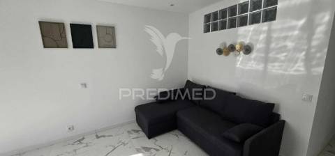 Apartamento t0+1 em condomínio com piscina e jardim