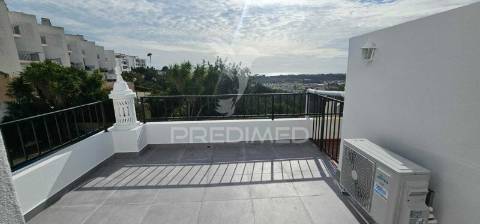 Apartamento t0+1 em condomínio com piscina e jardim