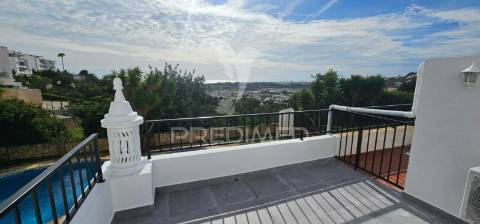 Apartamento t0+1 em condomínio com piscina e jardim