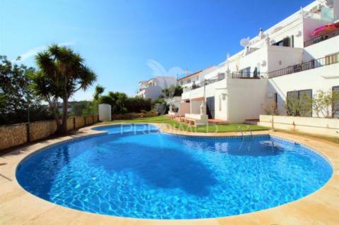 Apartamento t0+1 em condomínio com piscina e jardim