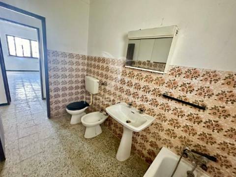 Moradia t6 para recuperar, vila nova de milfontes