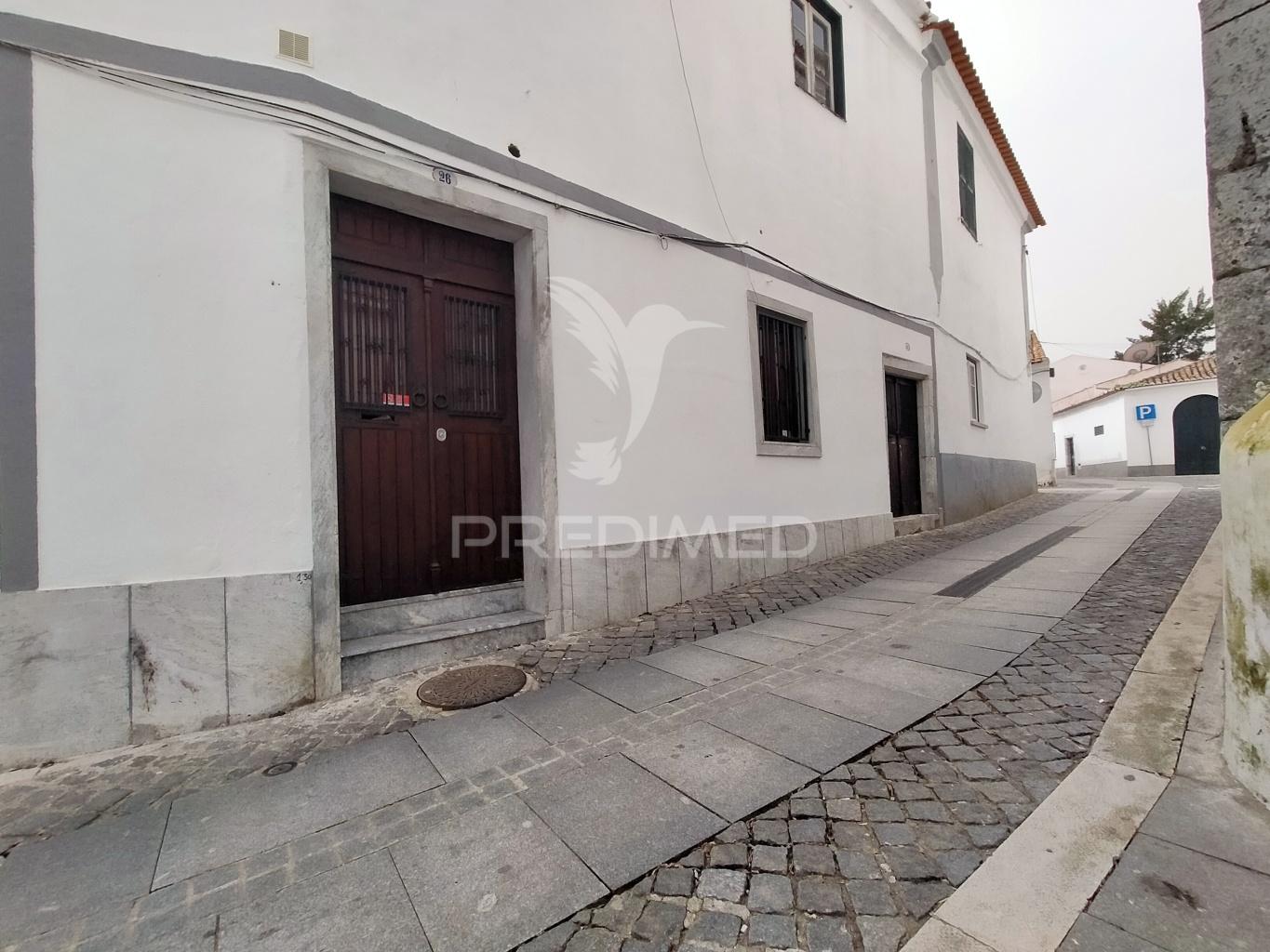Armazém remodelado, perto do castelo de beja