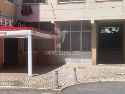 Loja open space na charneca de caparica