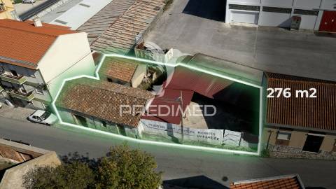 Terreno urbano com ruína para construção de prédio em alenquer
