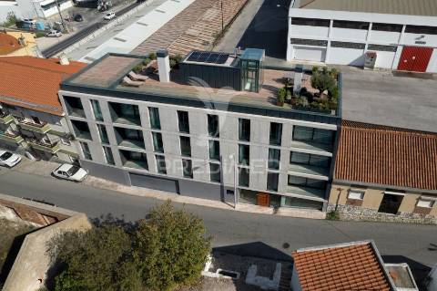 Terreno urbano com ruína para construção de prédio em alenquer