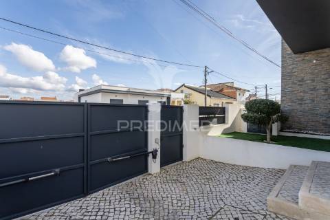 Moradia t3 geminada || fernão ferro