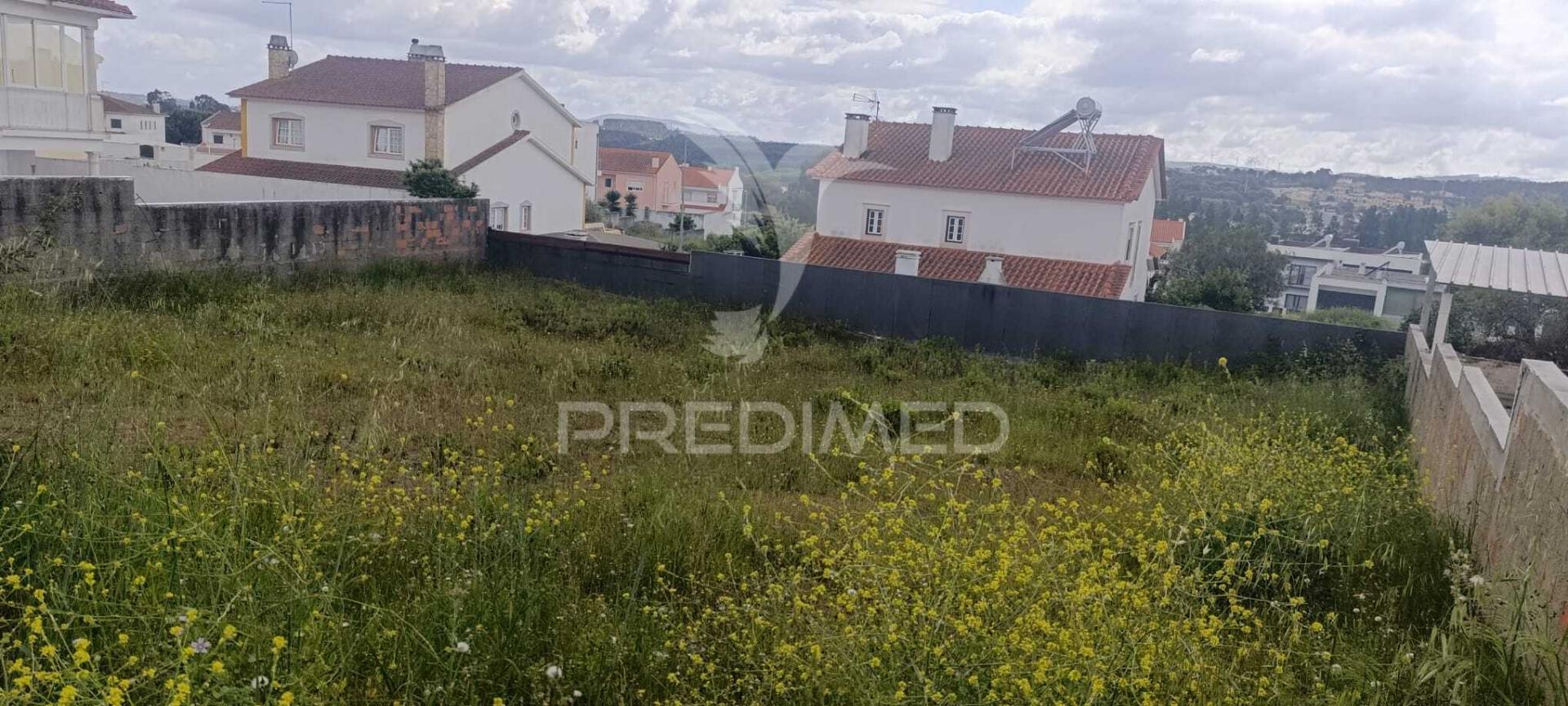 Lote de terreno com 548.25 m2
