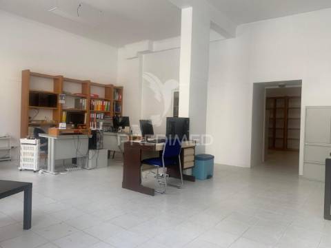 Escritório mobilado | casais mem martins | arrendamento