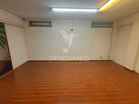 Moradia t5 isolada a curta distância das praias, do centro de albufeira e da vida nocturna